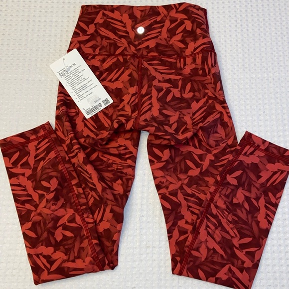 lululemon athletica Pants - NEW! LULULEMON Size 4 WUNDER UNDER HR Tight 25” Rust Red Leaf Print